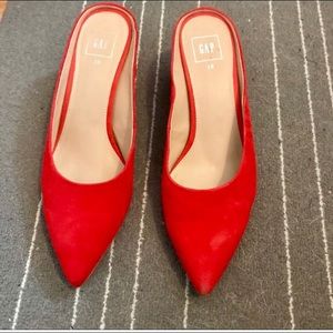 Comfortable red gap mules💃🏿💃🏿💃🏿